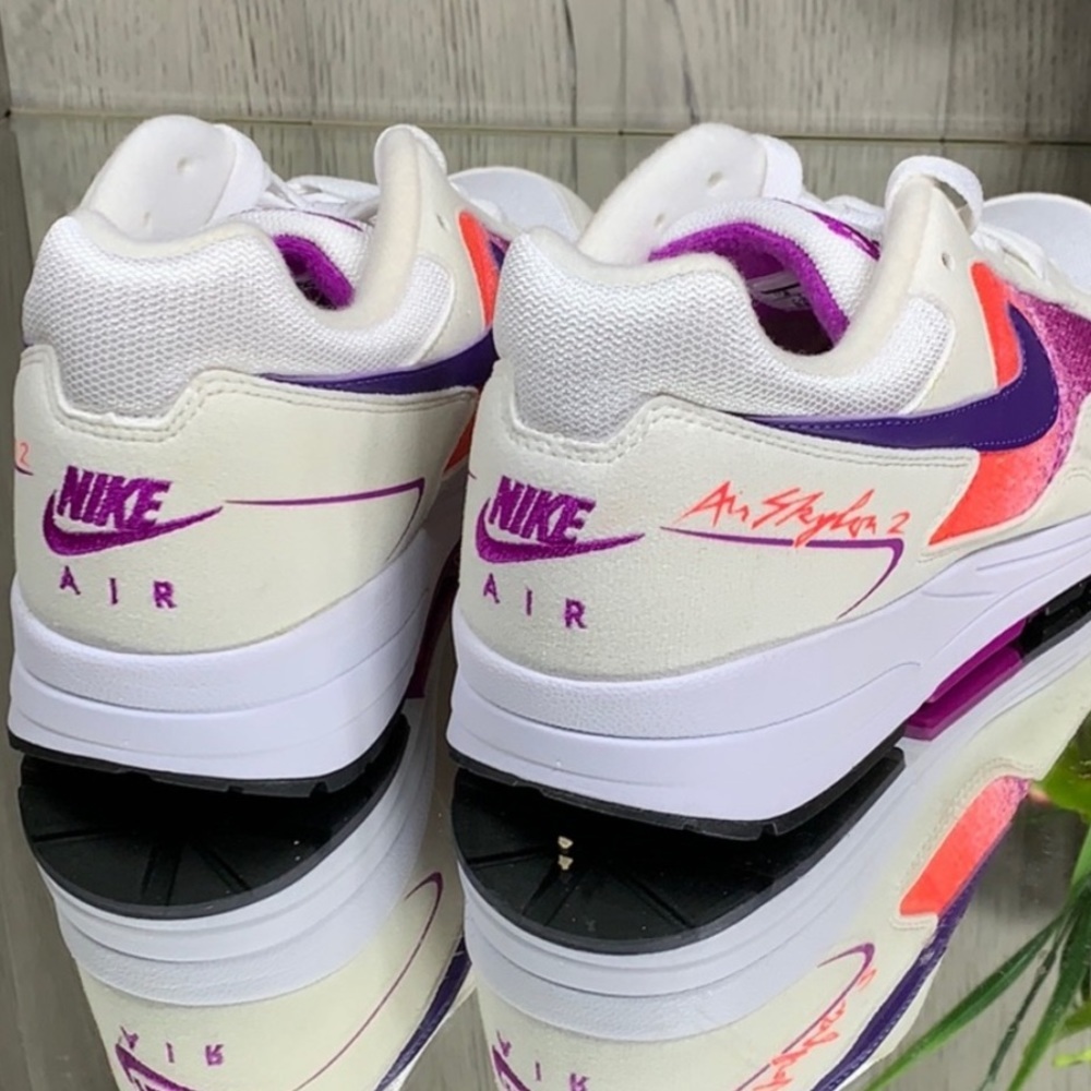 WMNS NIKE Air Skylon II white/court purple sola - Picture 2 of 8